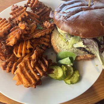 Thunder Island Brewing - Blackened chicken and sweet potato fries - Breweries Near Me - Cascade Locks, Oregon