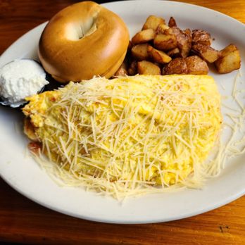 Mulligan's Beach House Bar & Grill - Shrimp and Spinach omelet - American Near Me - Jensen Beach, Florida