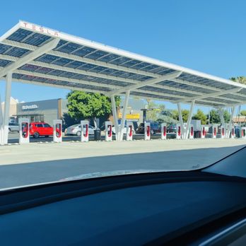 Tesla Supercharger - Firebaugh - 56 stalls! Insane! It's Saturday morning, and there's probably 45 open stalls, lol. - EV Charging Stations Near Me - Firebaugh, California