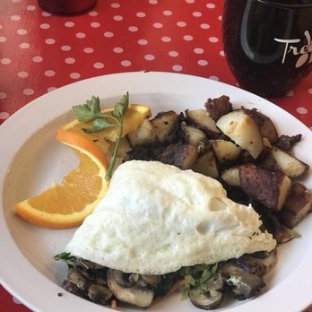 Trendy's - Only HALF of the omelette with garlic potatoes - Breakfast & Brunch Near Me - Redding, California