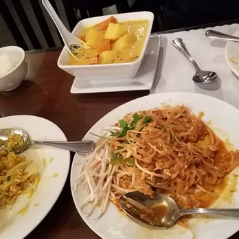 Thai Bamboo - Chicken Pad Thai, Yellow Curry #53, and Pineapple Fried Rice! - Thai Near Me - Northridge, California