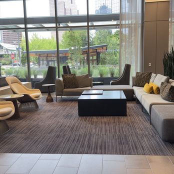 Paris Baguette - Lobby seating area - Bakeries Near Me - Bellevue, Washington