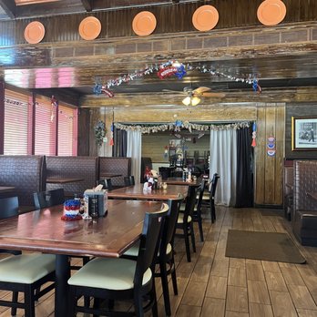Silver Springs Pizza - Dining area - Italian Near Me - Silver Springs, Florida