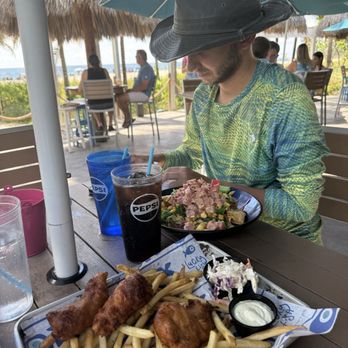 Lucky Fish Beach Bar & Grill - Fish & Chips, Tuna Poke Nachos - Seafood Near Me - Pompano Beach, Florida