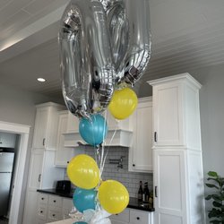 Incredible Cakes - Supposed to be one balloon with 100 on it, explicitly said I did not want three separate digits. No bundle of 9 balloons in 3 colors.