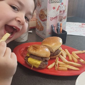 Friendly's - Sliders - Ice Cream & Frozen Yogurt Near Me - Avon, Connecticut