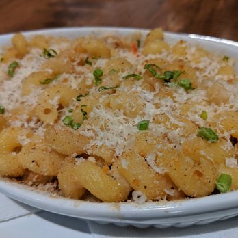 Knee Deep Bar & Grill - Smoked Lobster and Red Thai Prawn Mac $18 - Tapas Bars Near Me - High River, Alberta