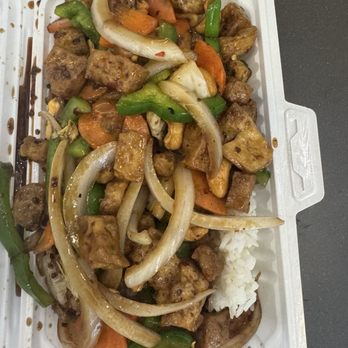 Thai Express - Veggie Stir Fry with Cashew and Tofu - Vegan - Thai Near Me - Halton Hills, Ontario