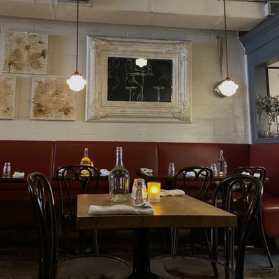 Jules Bistro by null