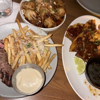 Earls Kitchen + Bar - Steak frites, Birria Tacos, Pork and Shrimp dumplings - Cocktail Bars Near Me - Honolulu, Hawaii Earls Kitchen + Bar - Steak frites, Birria Tacos, Pork and Shrimp dumplings - Cocktail Bars Near Me - Honolulu, Hawaii
