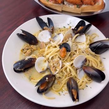 Lily's Pizza & Pasta - Linguini clams white wine sauce - Italian Near Me - Coatesville, Pennsylvania Lily's Pizza & Pasta - Linguini clams white wine sauce - Italian Near Me - Coatesville, Pennsylvania