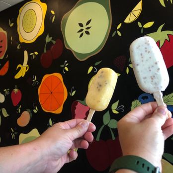 La Palette - Guava Popsicle and Coconut - Ice Cream & Frozen Yogurt Near Me - Orlando, Florida