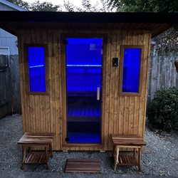 Cedar Works Spa & Sauna - Cool lights