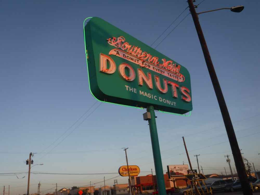 SOUTHERNMAID DONUT SHOP Updated October 2024 11 Photos & 32 Reviews 721 N Hancock Ave