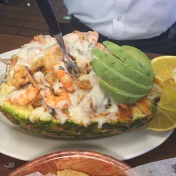 El Puerto de San Blas - Piña rellena de mariscos al chipotle - Mexican Near Me - Indianapolis, Indiana