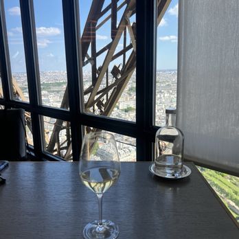 Le Jules Verne - French Near Me - Paris, 75