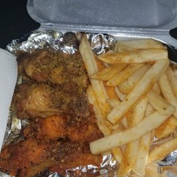 Half hot garlic half swag (If I'm honest, wasn't a fan of swag flavor) fries were soooo good Half hot garlic half swag (If I'm honest, wasn't a fan of swag flavor) fries were soooo good