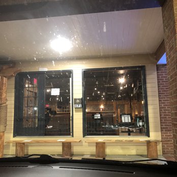 The Juicy Crab - Window where you place orders at and pick up since the Coronavirus pandemics. - Seafood Near Me - Douglasville, Georgia