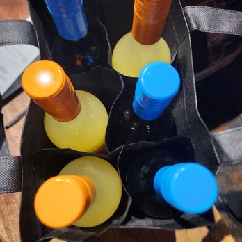 L'uva Bella Winery - My idea of a 6 pack - Wineries Near Me - Lowellville, Ohio