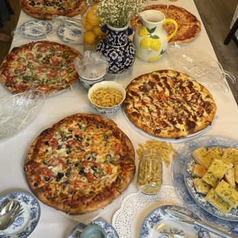 Jerry's Pizza - Margarita pizza, cheese pizza, bbq chicken pizza, veggie pizza and garlic bread - Pizza Near Me - Canoga Park, California Jerry's Pizza - Margarita pizza, cheese pizza, bbq chicken pizza, veggie pizza and garlic bread - Pizza Near Me - Canoga Park, California