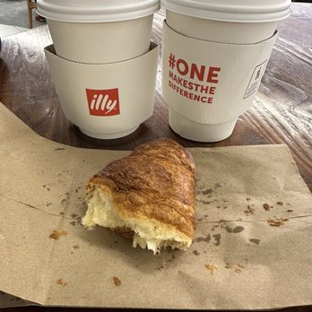 illy Caffe - Gelato Near Me - East Rutherford, New Jersey