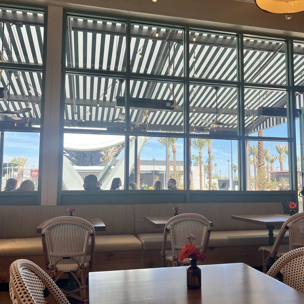 Flower Child - Inside - New American Near Me - Tempe, Arizona