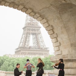 Wedding & Event Music in France - Une proposition romantique à Paris! Photo par Lindsey Kent
