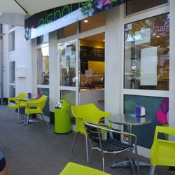 Eishaus Zeuthen - Eingangsbereich mit Sitzplätzen
