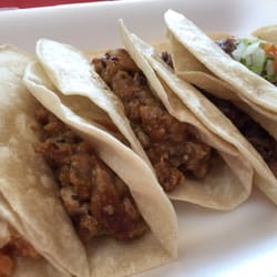 Variedad de guisos. Mis favoritos son barbacoa y chicharrón.