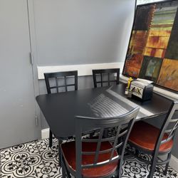 Oh Mama Grill - Corner table with art!