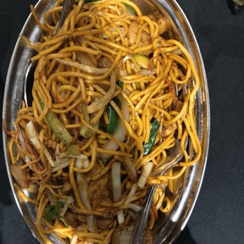 Urban Hakka - Chicken shrimp chow mein - Hakka Near Me - Toronto, Ontario Urban Hakka - Chicken shrimp chow mein - Hakka Near Me - Toronto, Ontario