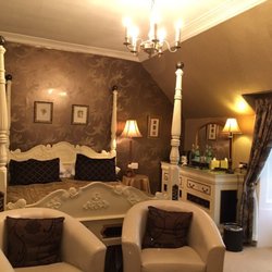Thistle House Guest House - Bedroom on the 3 level with view of Loch Fynne