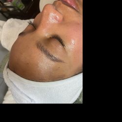Our "Glow Hydrate" Facial is for those that need a little extra moisture.