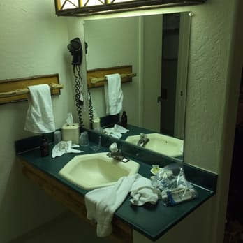 Holiday Inn The Lodge at Big Bear Lake - Cheap bathroom area - Big Bear, CA
