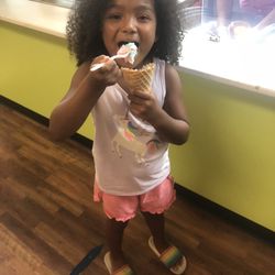 Delicias Las Reynas - This kid loved her cotton candy ice cream