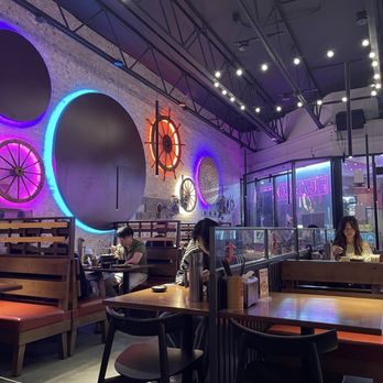 FIG's Corner - interior - Asian Fusion Near Me - Los Angeles, California