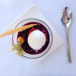 Radisson Blu - Panacotta aux graines de vanille et marmelade aux fruits rouges