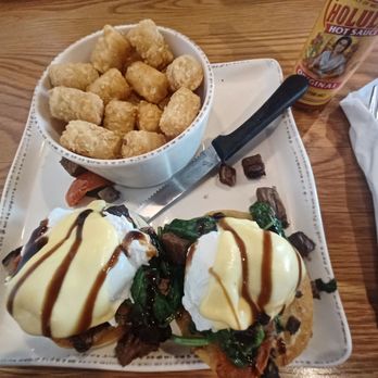 Good Evans - Nebraska Bene with tator tots - Breakfast & Brunch Near Me - Omaha, Nebraska