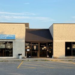 Animal Hospital of Oakville - Front Entrance of Animal Hospital of Oakville - lots of free parking available