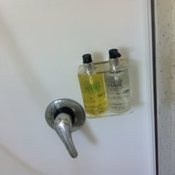 Barclay Motel - Slightly peculiar wall-mounted shampoo thingy