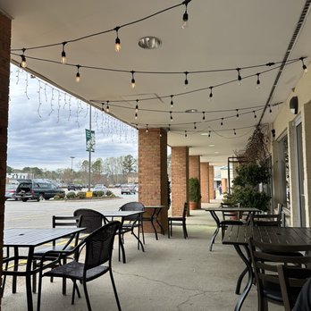 Column 15 - Beautiful outdoor setting - Coffee & Tea Near Me - Williamsburg, Virginia
