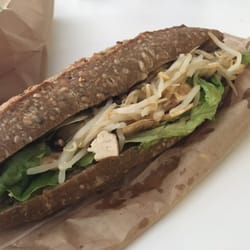 Vert ICI - Sandwich végé tofu mariné, champi et poussés de soja. MIAM !