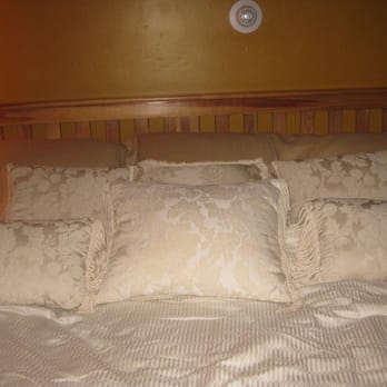 Red Elephant Inn Bed & Breakfast - Bed & Breakfast Near Me - North Conway, New Hampshire Red Elephant Inn Bed & Breakfast - Bed & Breakfast Near Me - North Conway, New Hampshire