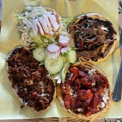 Variety: Memela con carne, sope de frijoles, huarache con chorizo, tlayuda con carne al pastor
