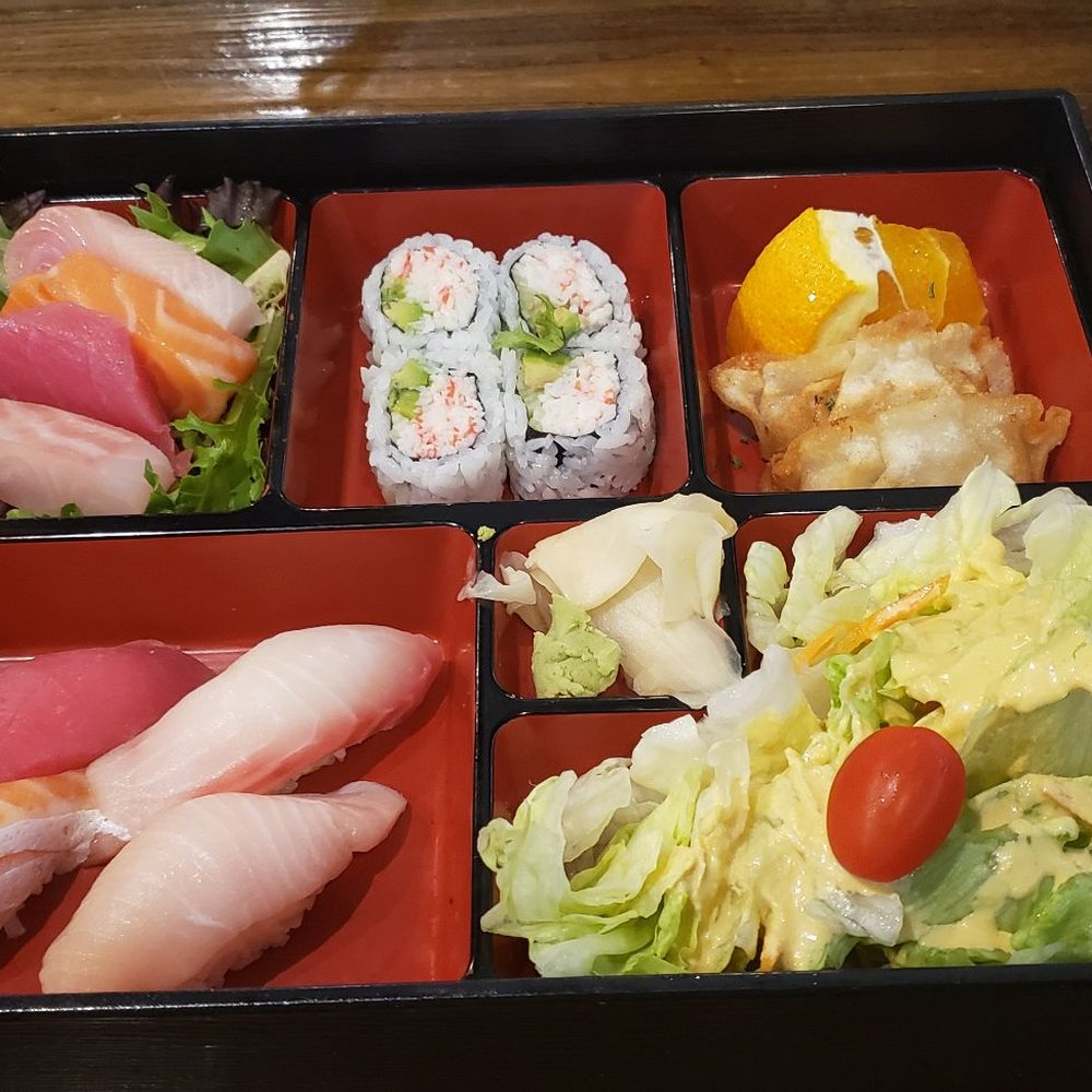 Sushi and sashimi bento Sushi and sashimi bento