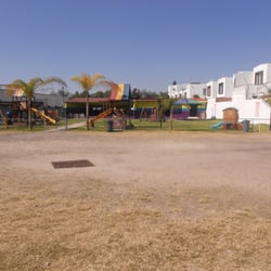 Macoy - Los juegos y el amplio estacionamiento