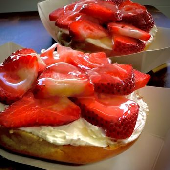 Wurtz strasse bagel san - strawberries and cream - Food Trucks Near Me