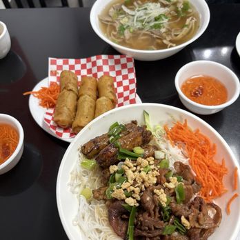 Mi Mi Restaurant - Pork spring rolls, bbq pork and sausage vermicelli bowl, beef pho - Vietnamese Near Me - Toronto, Ontario