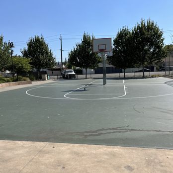 Siempre Verde Park - Parks Near Me - San Leandro, California