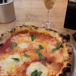 Margarita pizza & Prosecco